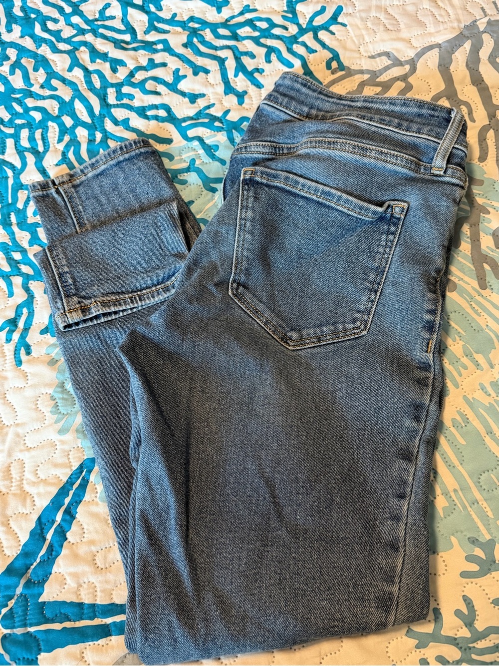Old Navy Women’s Skinny Jeans — Medium Blue Wash